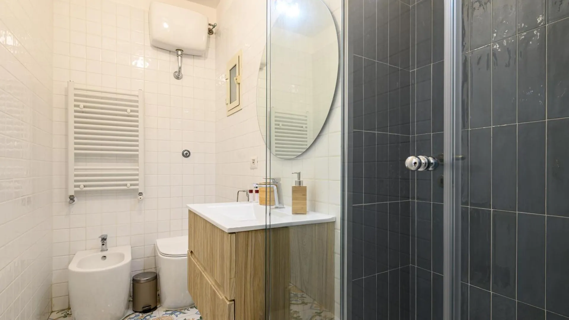 Guest House 121 Charming Apartment Neapol