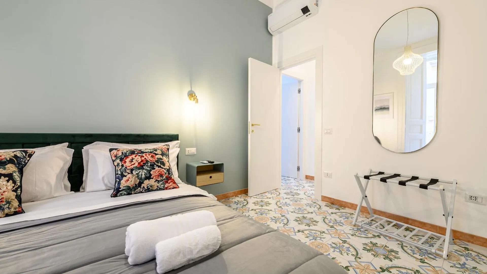 Guest House 121 Charming Apartment Neapol